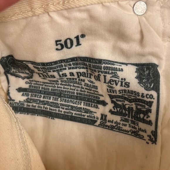 Levi’s ladies shorts - Picture 7 of 9